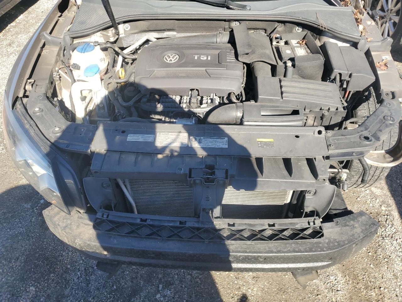 2015 Volkswagen Passat - Image 11