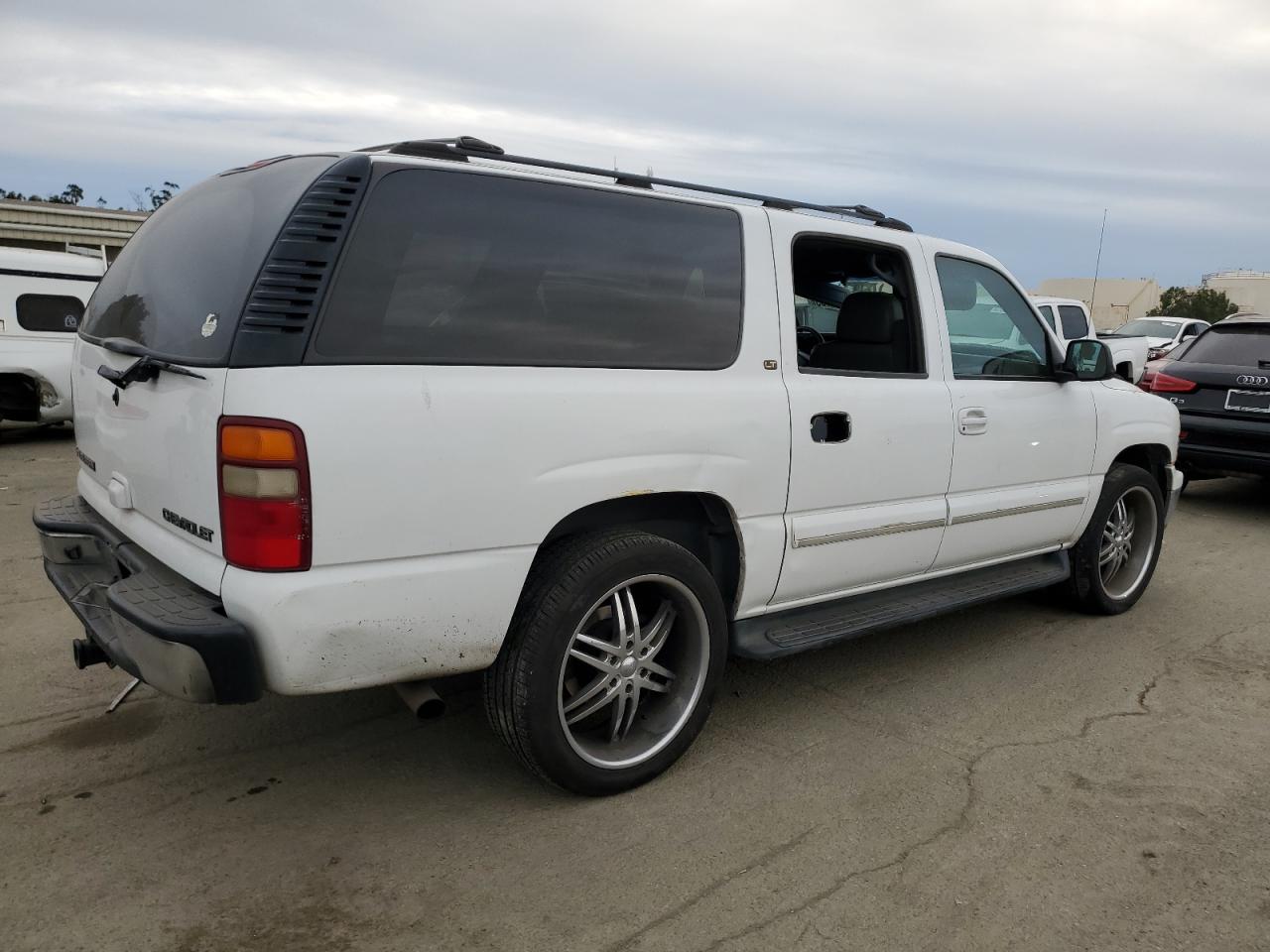 2002 Chevrolet Suburban - Image 3