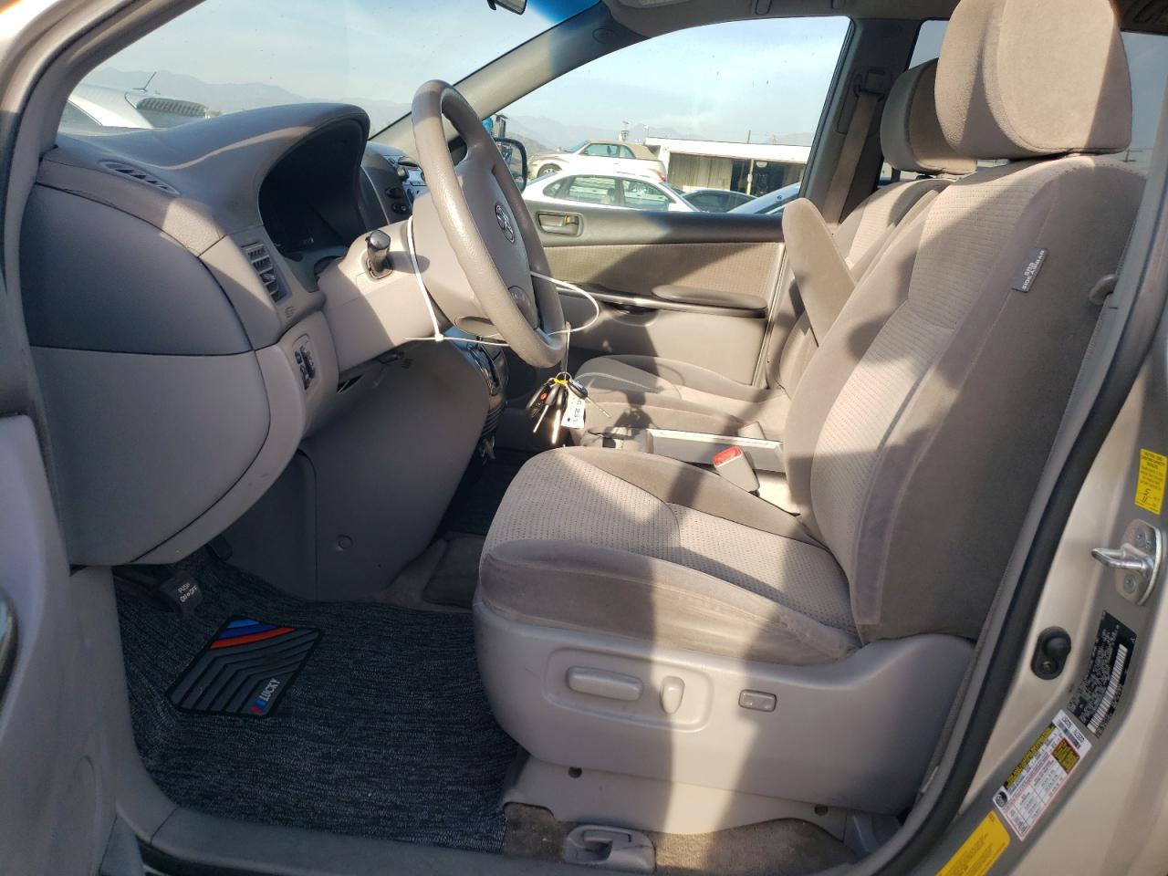 2010 Toyota Sienna - Image 7
