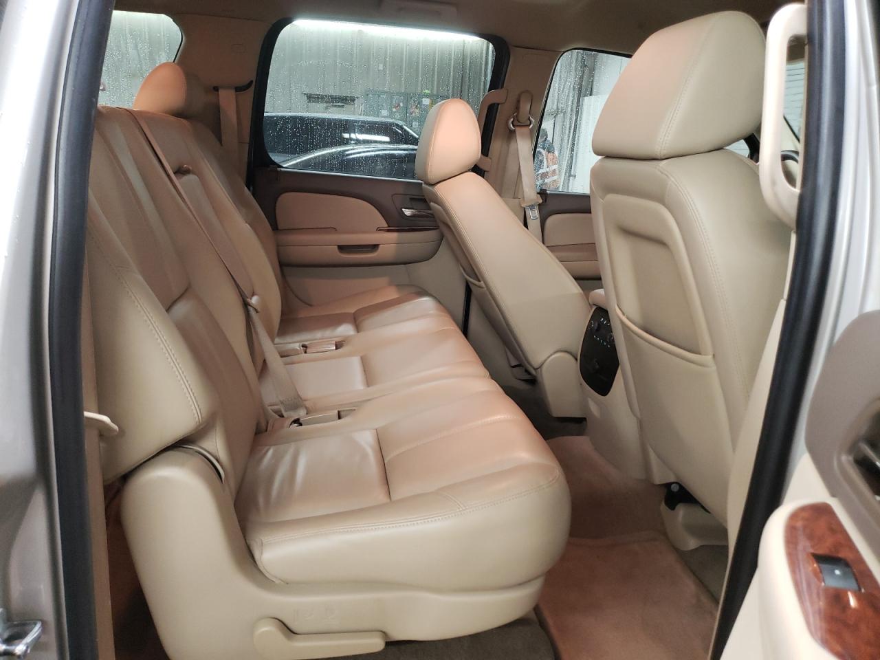 2009 Chevrolet Suburban - Image 10