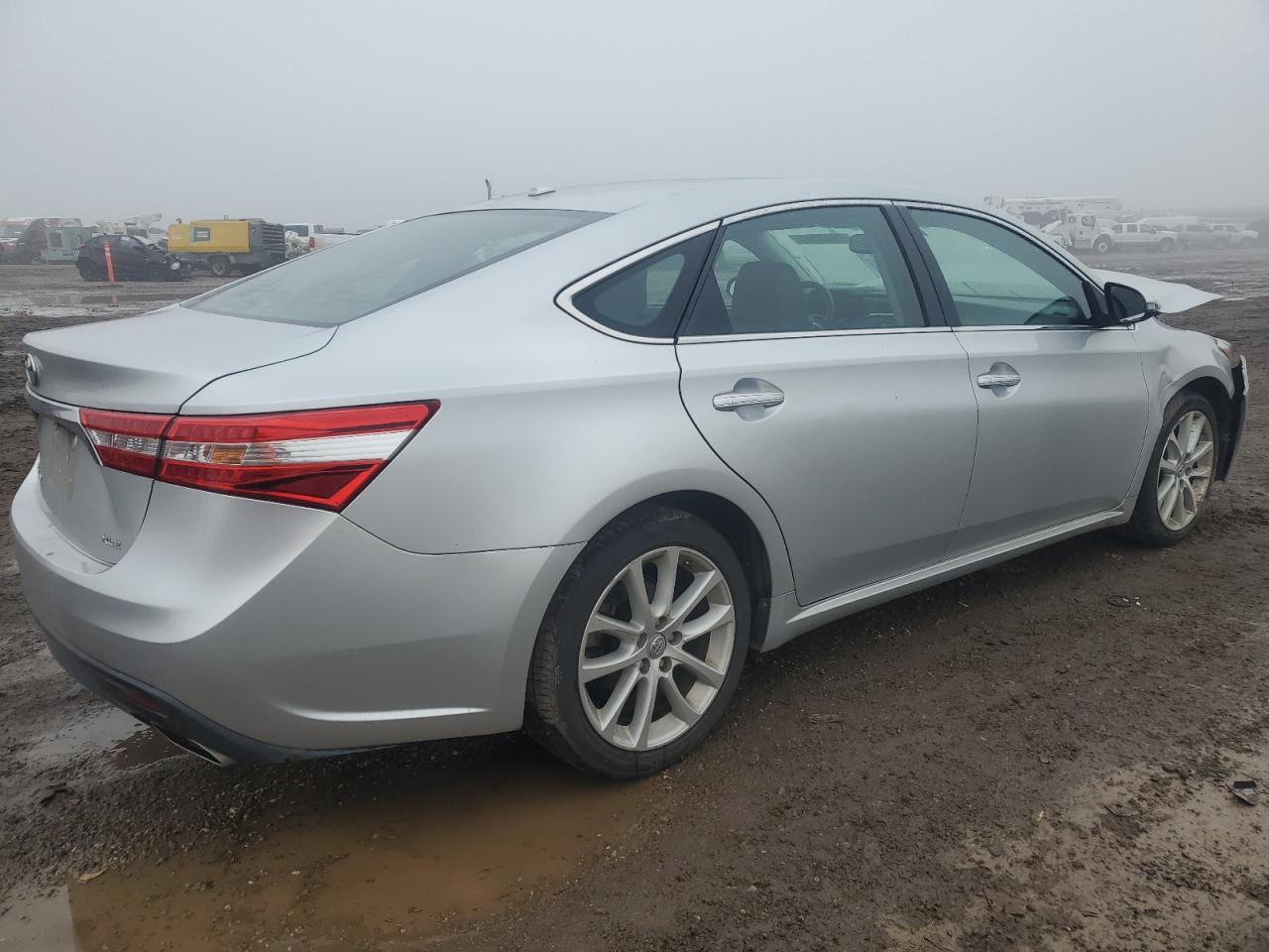 2013 Toyota Avalon - Image 3