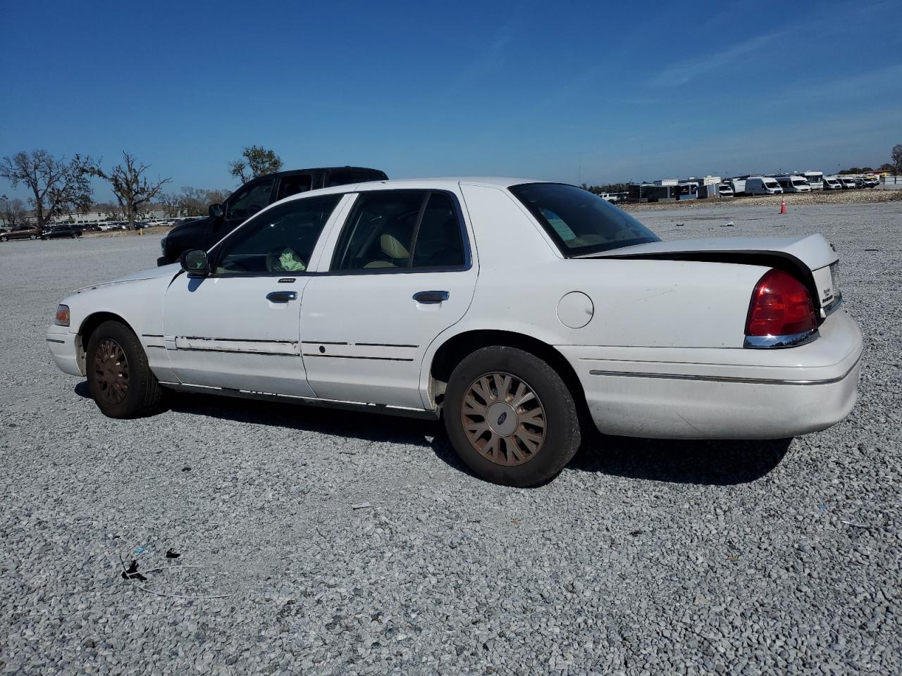 2004 Ford Crown Victoria - Image 2