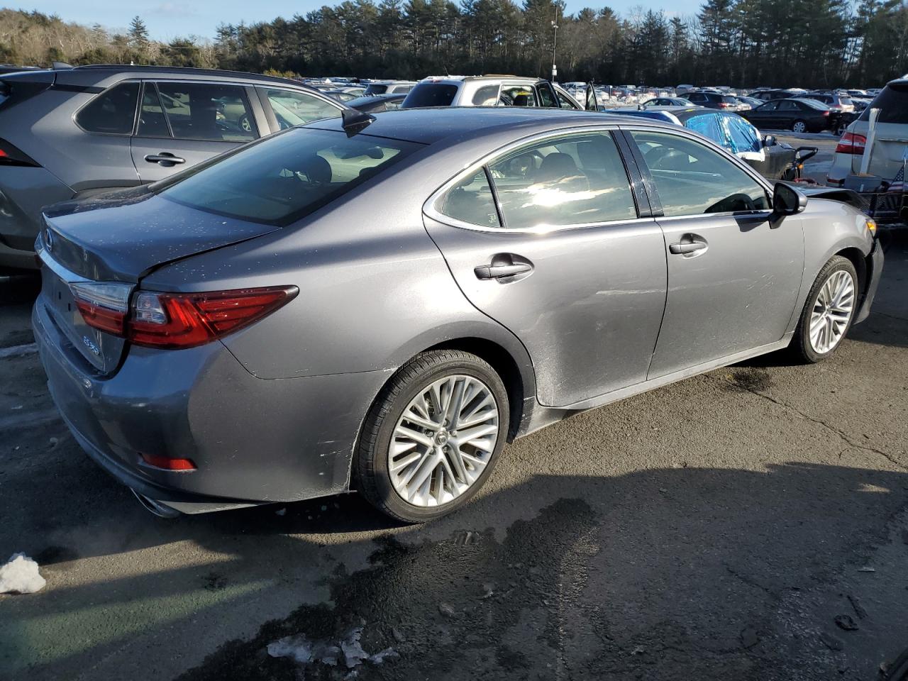 2016 Lexus ES - Image 3