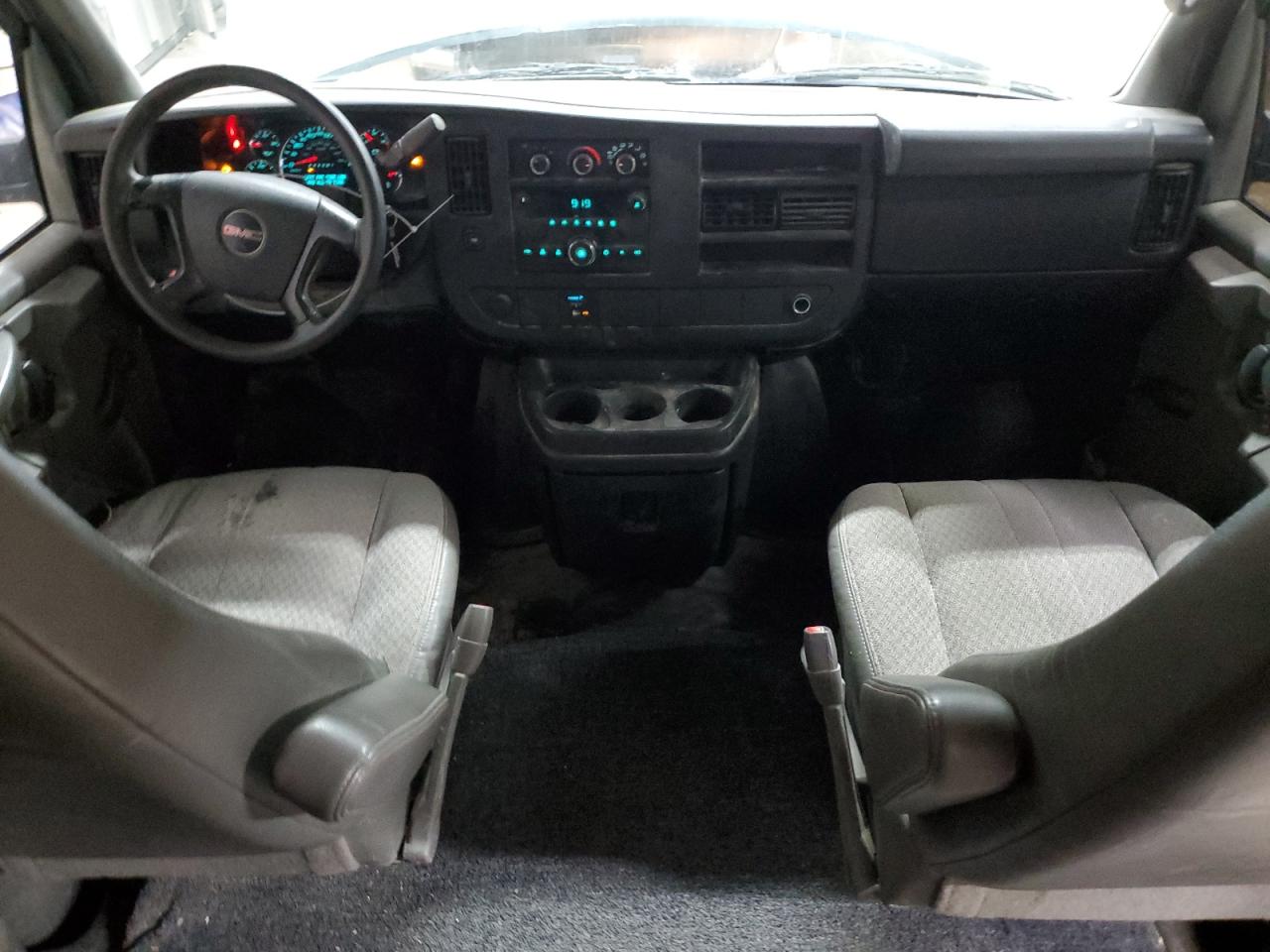 2010 GMC Savana - Image 8