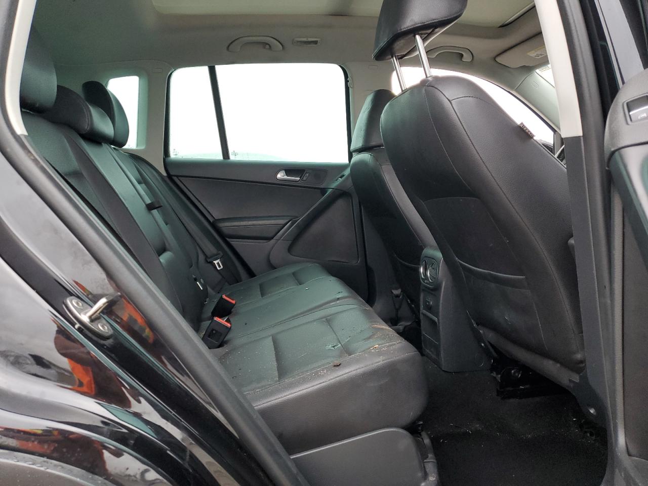 2016 Volkswagen Tiguan - Image 11