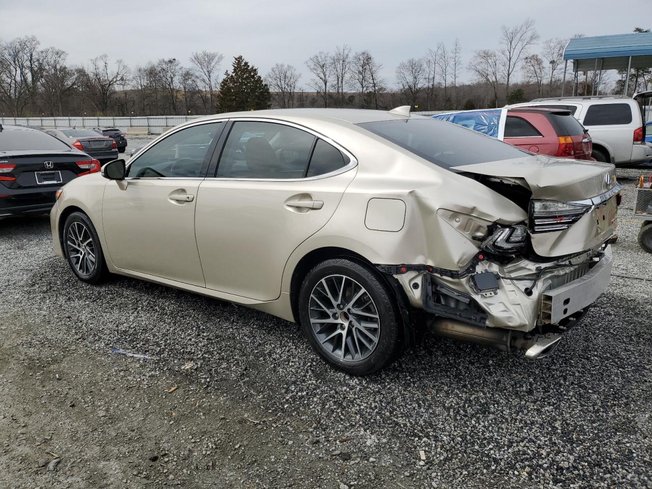 2016 Lexus ES - Image 2