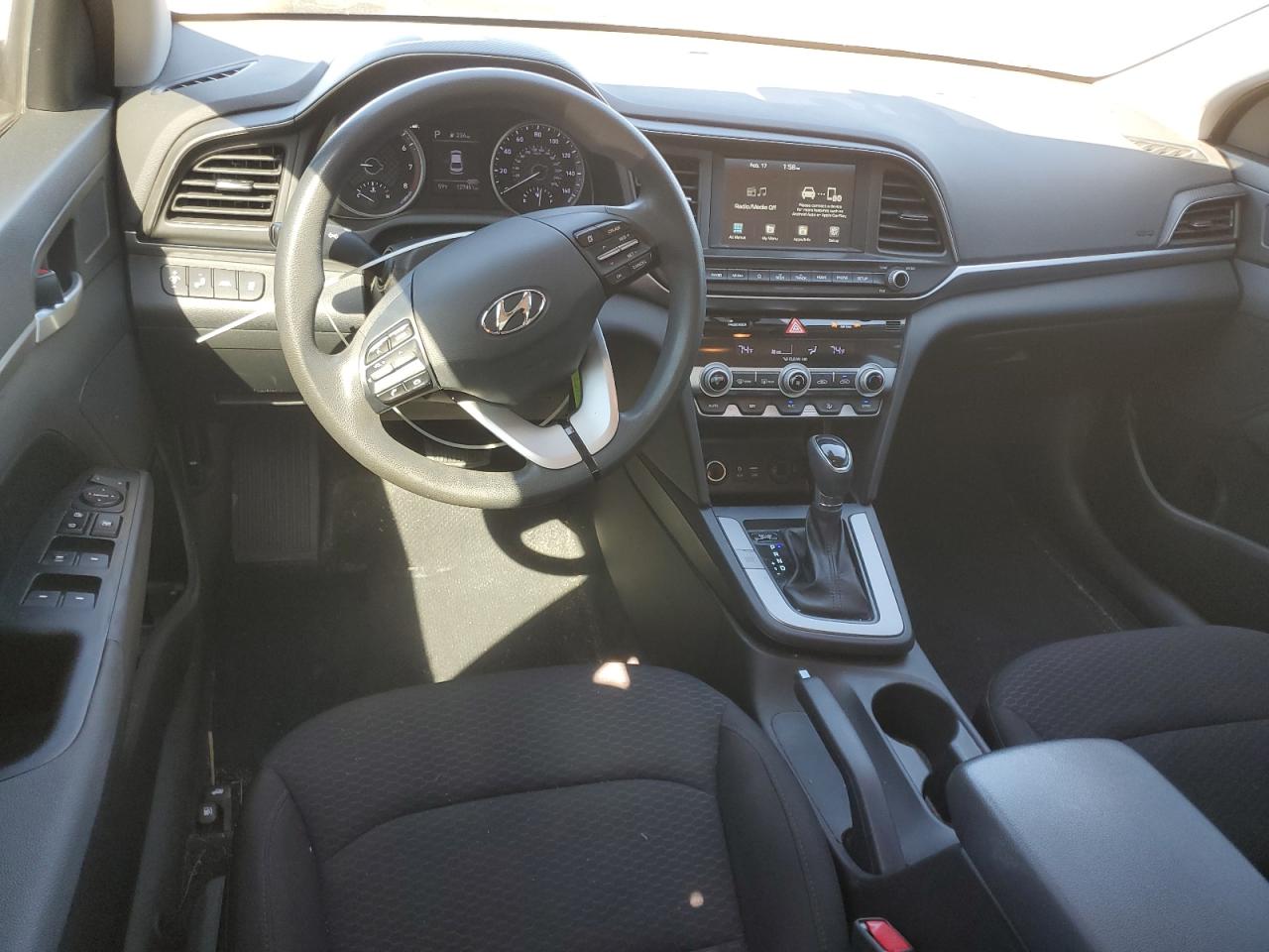 2020 Hyundai Elantra - Image 8