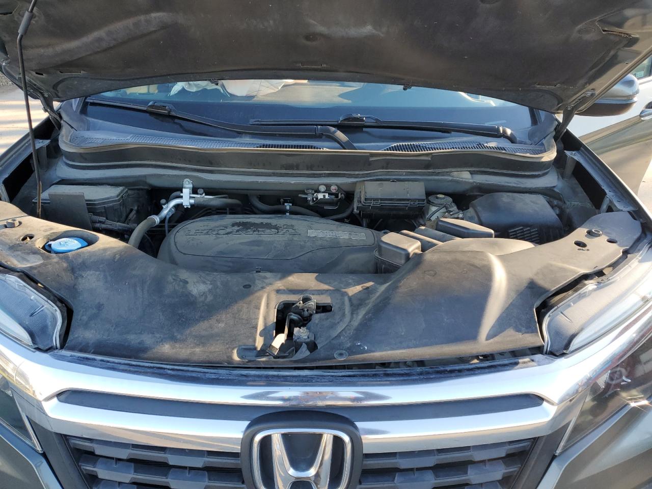 2019 Honda Ridgeline - Image 12