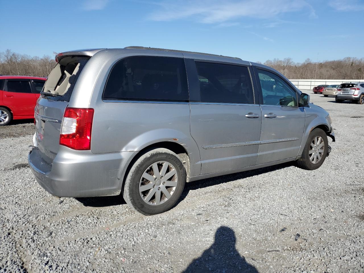 2016 Chrysler Town & Country - Image 3
