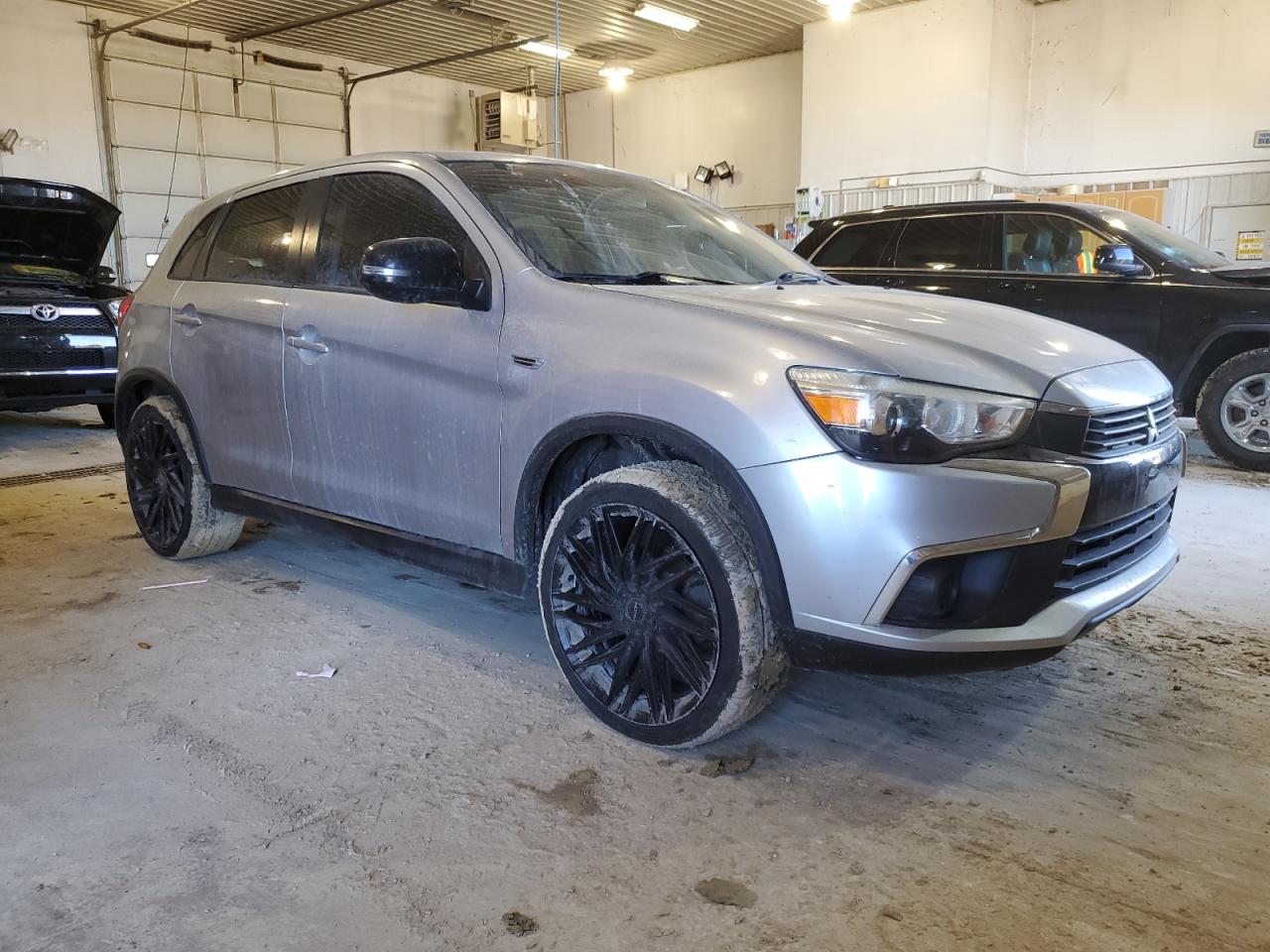 2016 Mitsubishi Outlander - Image 4