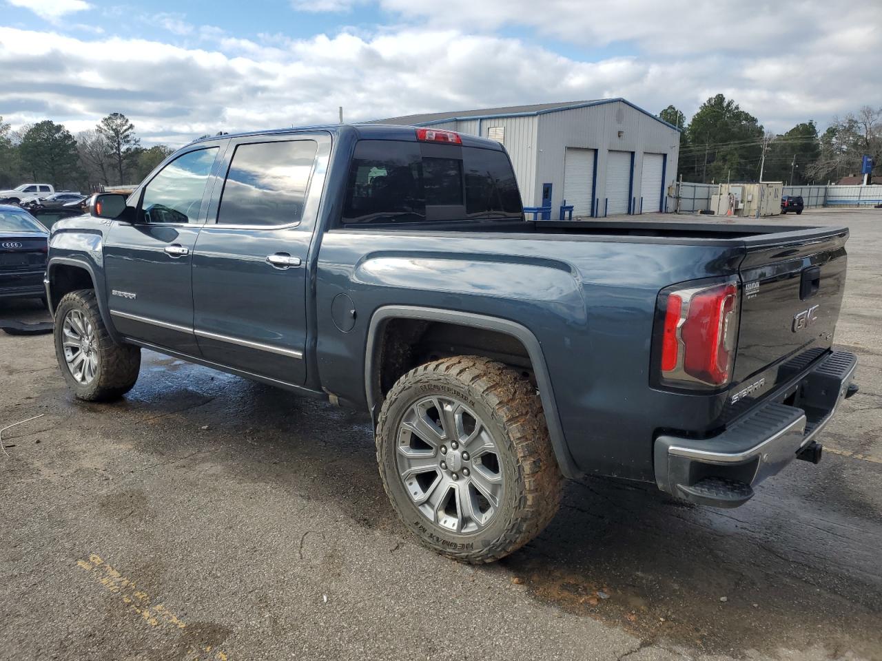 2017 GMC Sierra - Image 2
