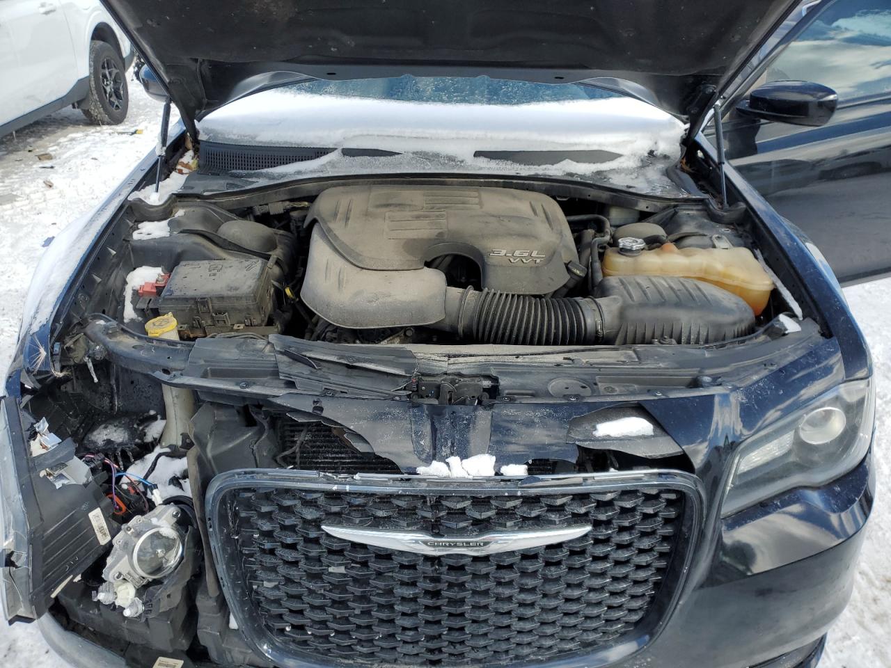2015 Chrysler 300 - Image 11