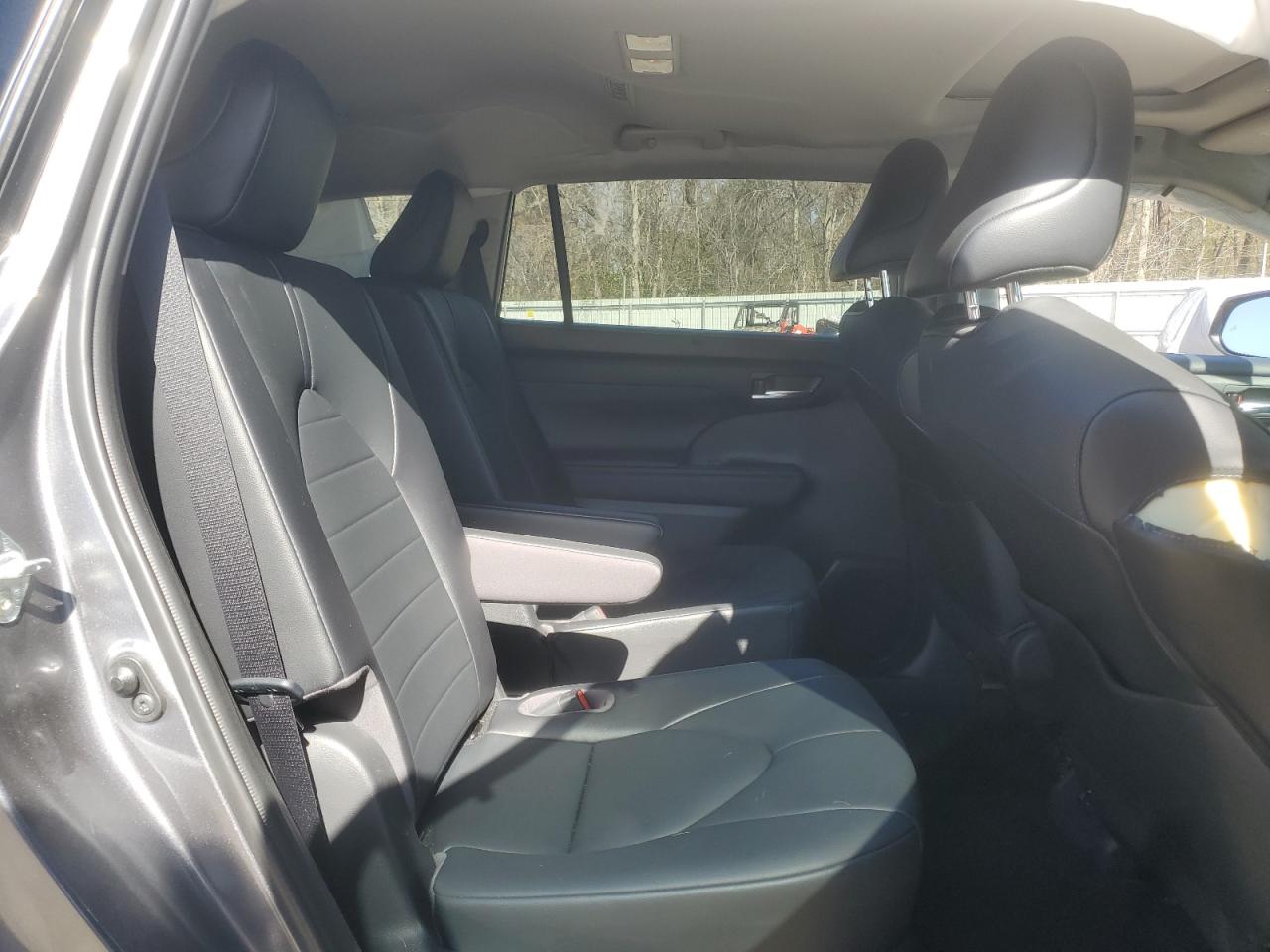 2021 Toyota Highlander - Image 11