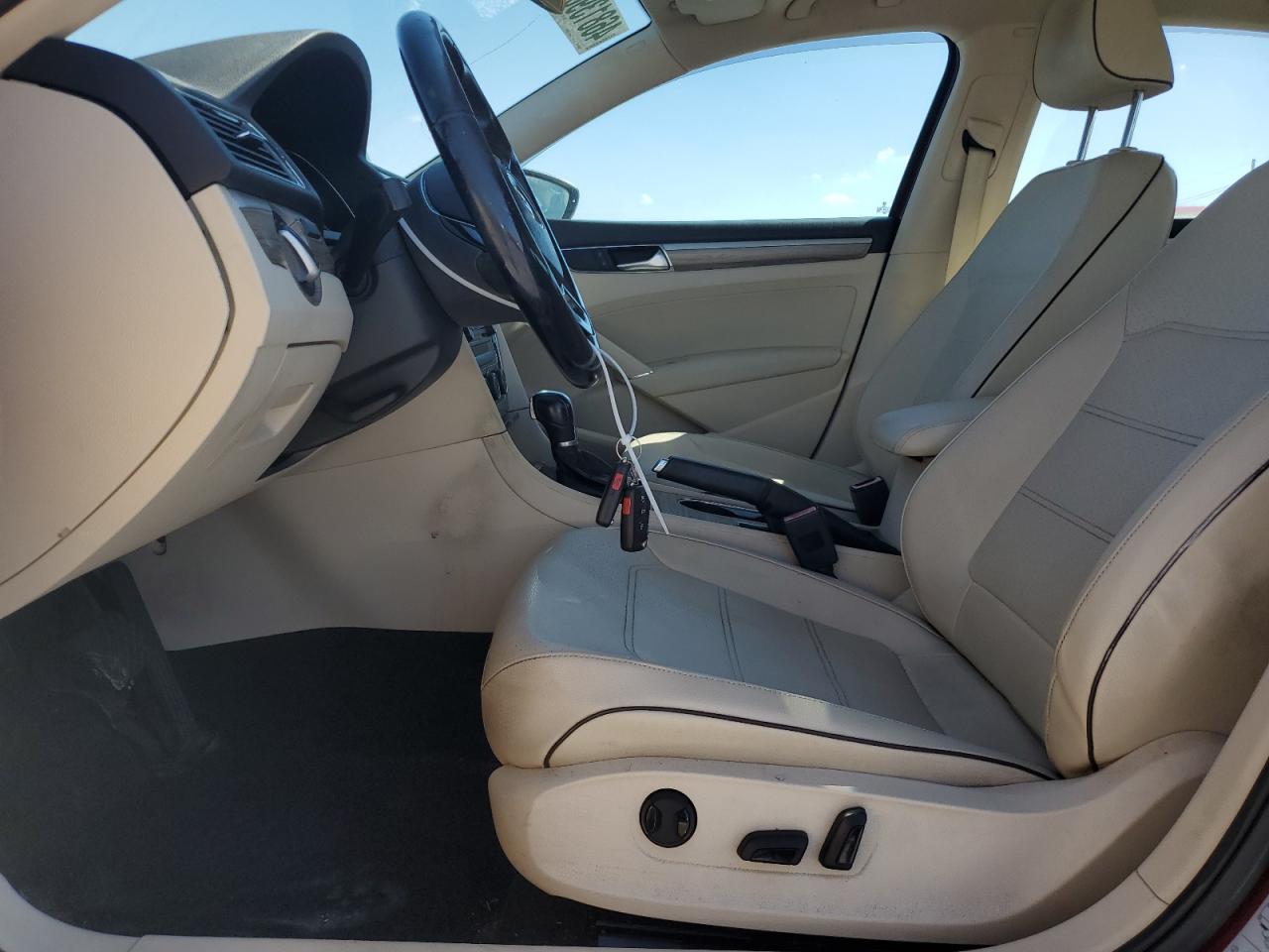 2017 Volkswagen Passat - Image 7