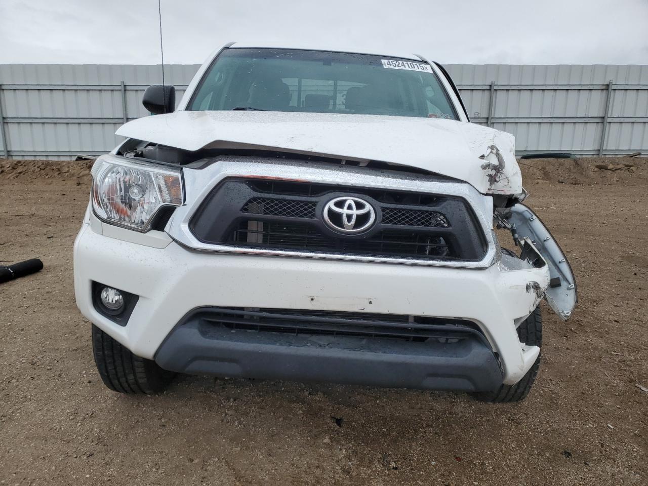 2015 Toyota Tacoma - Image 5