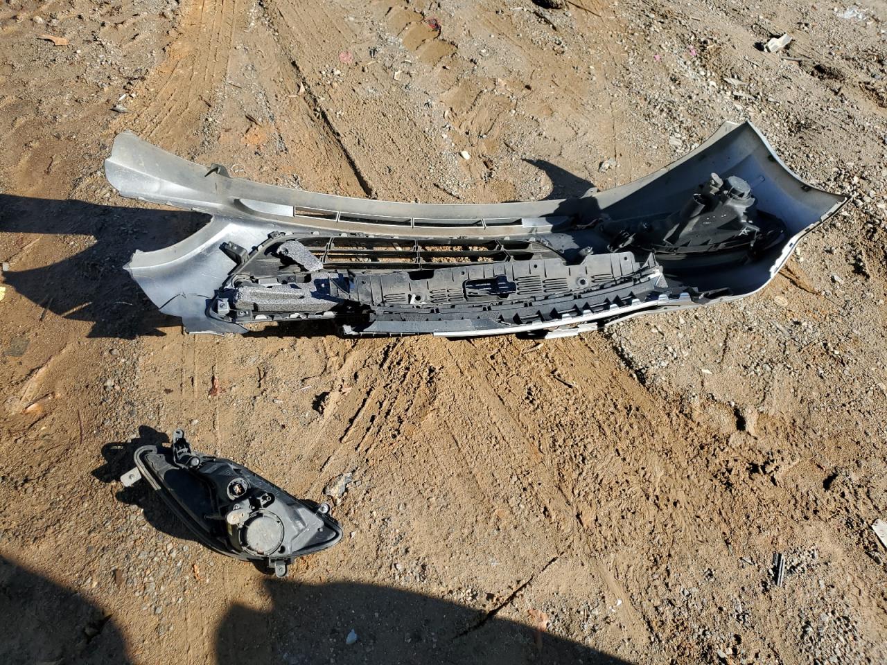 2015 Hyundai Genesis - Image 14