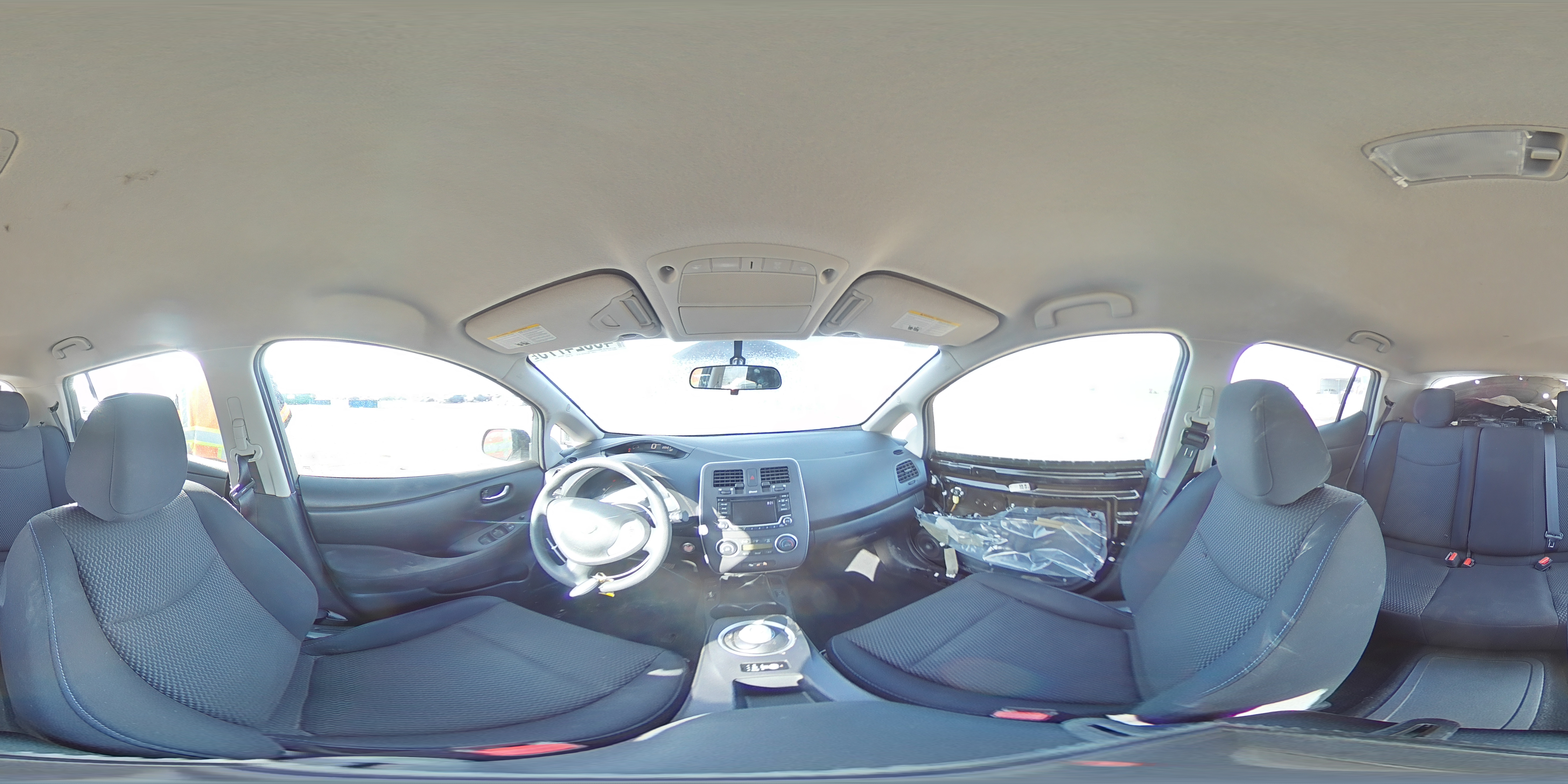 2016 Nissan Leaf - Image 13
