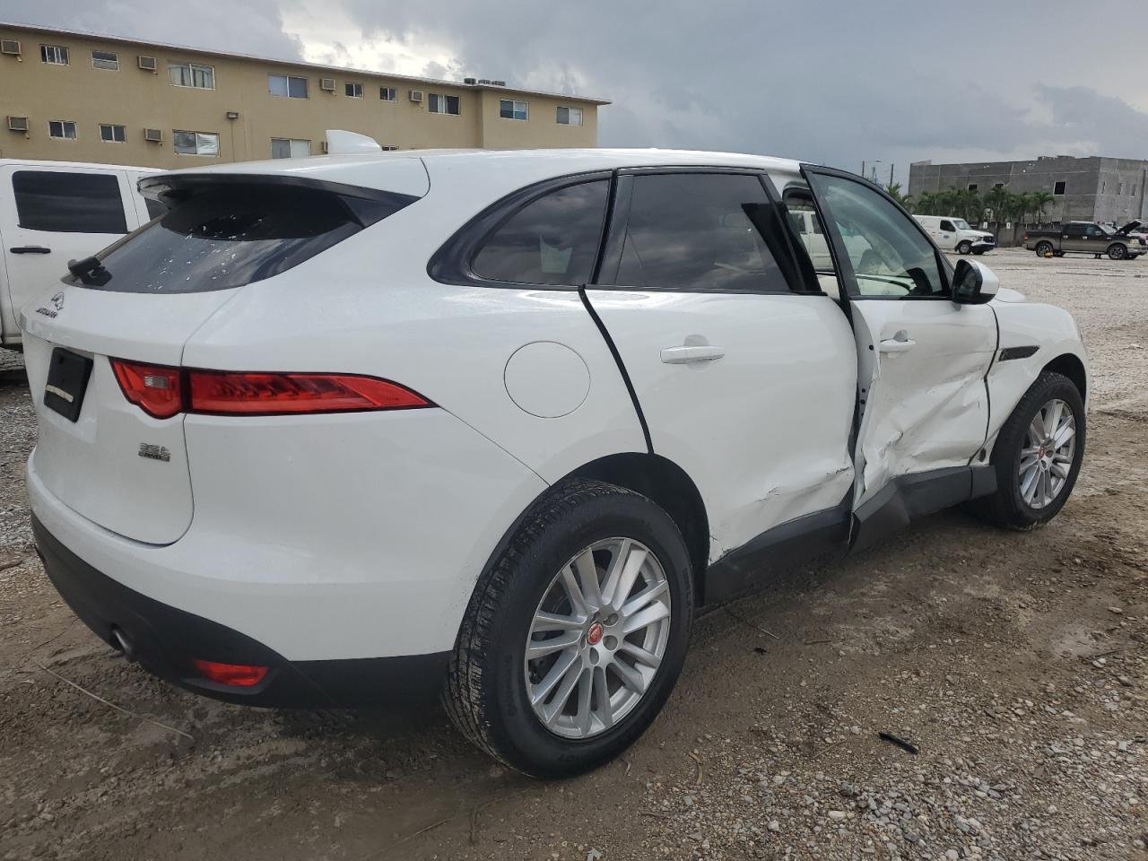 2017 Jaguar F-Pace - Image 3