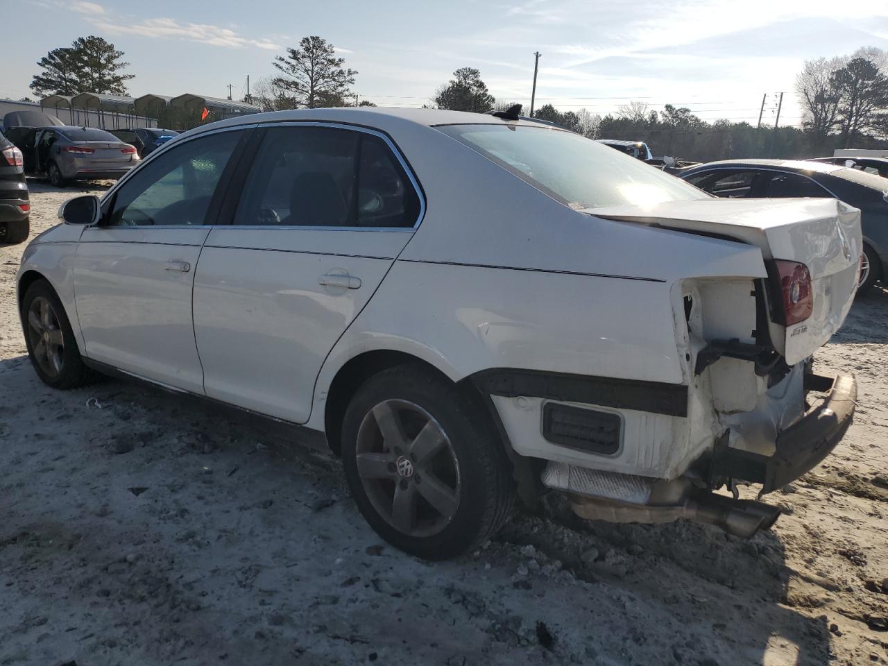 2009 Volkswagen Jetta - Image 2