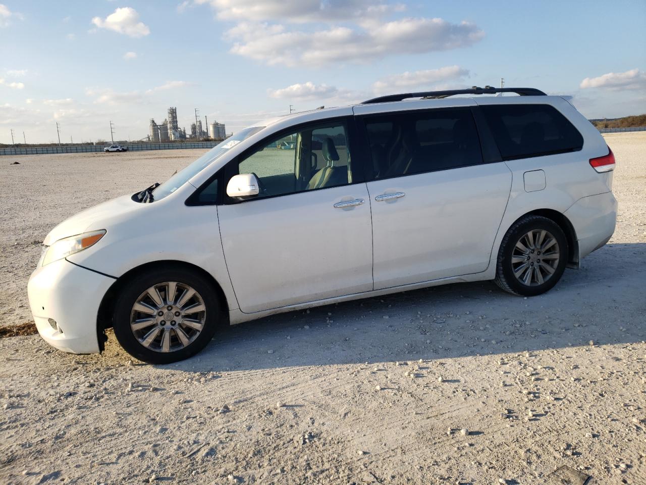 2014 Toyota Sienna - Image 1
