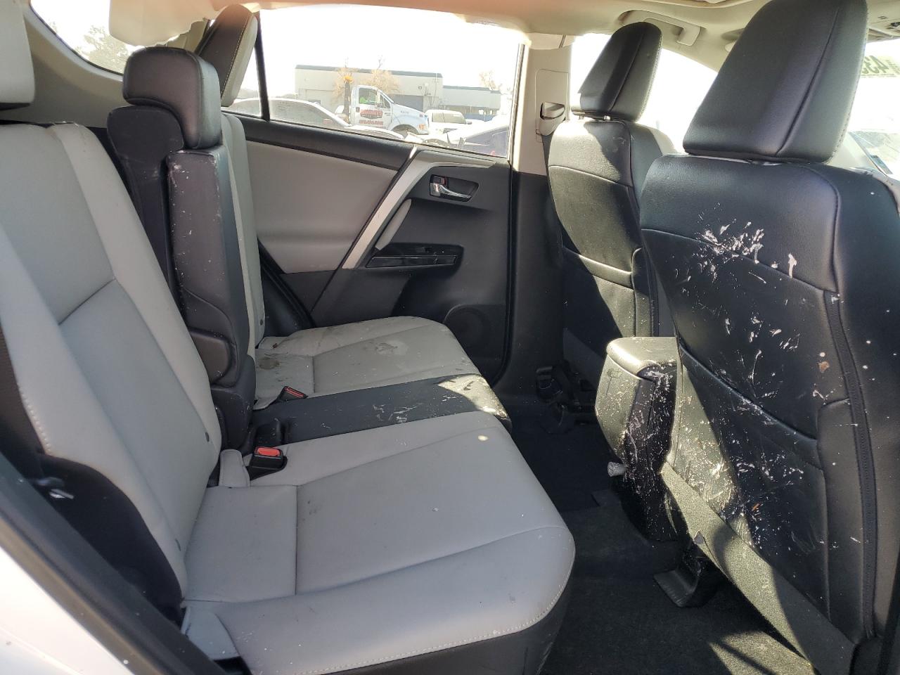 2017 Toyota RAV 4 - Image 11