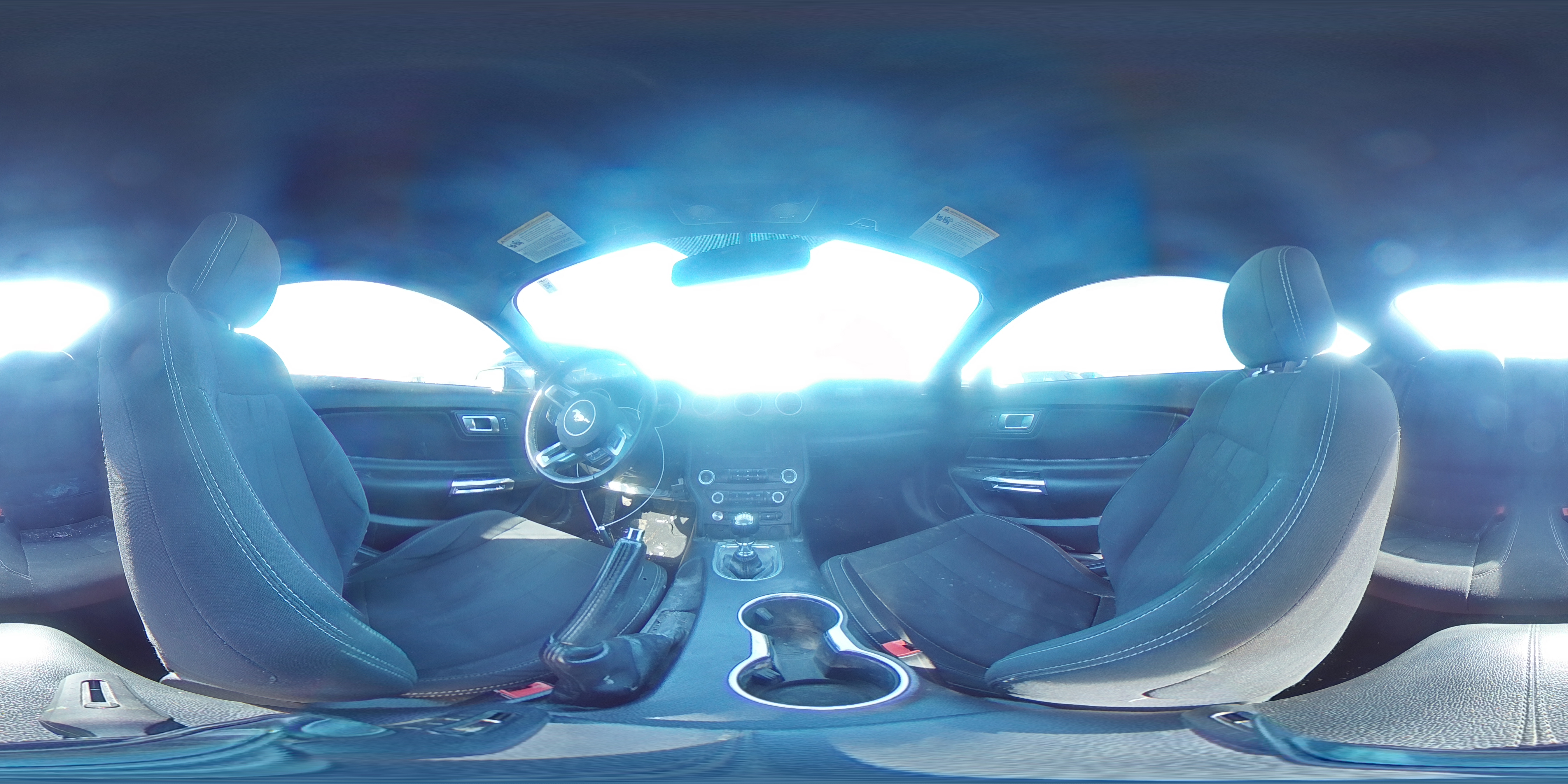 2019 Ford Mustang - Image 12