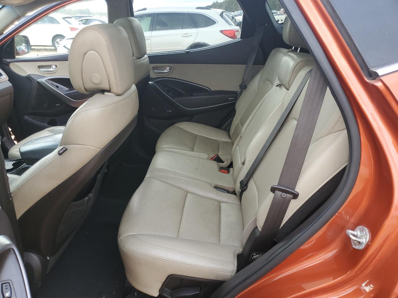 2014 Hyundai Santa Fe - Image 12