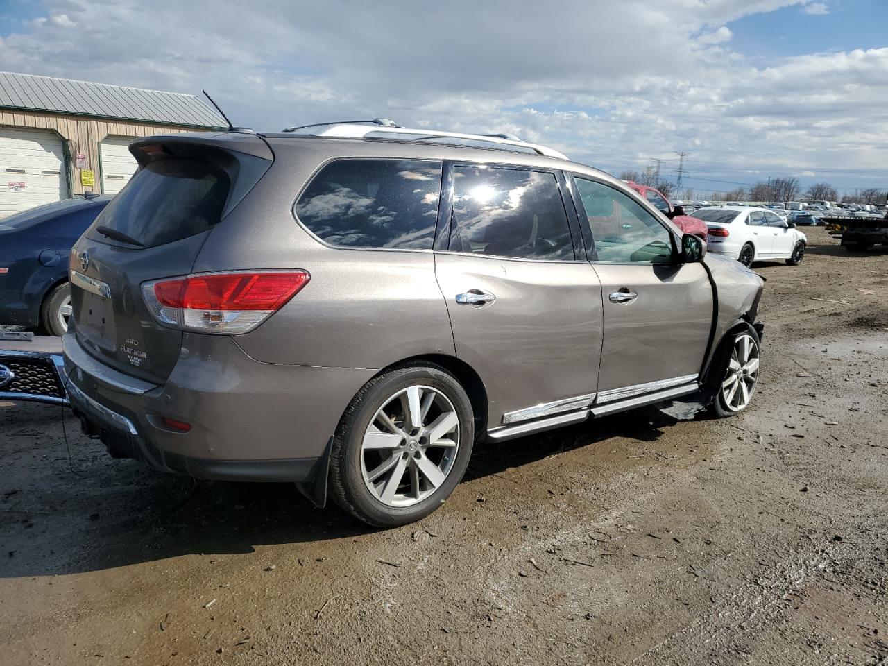 2014 Nissan Pathfinder - Image 3