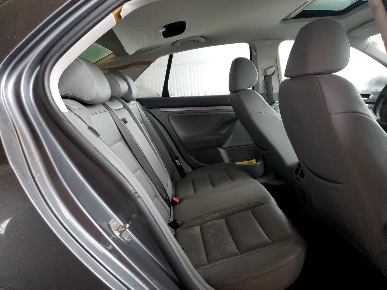 2007 Volkswagen Jetta - Image 10