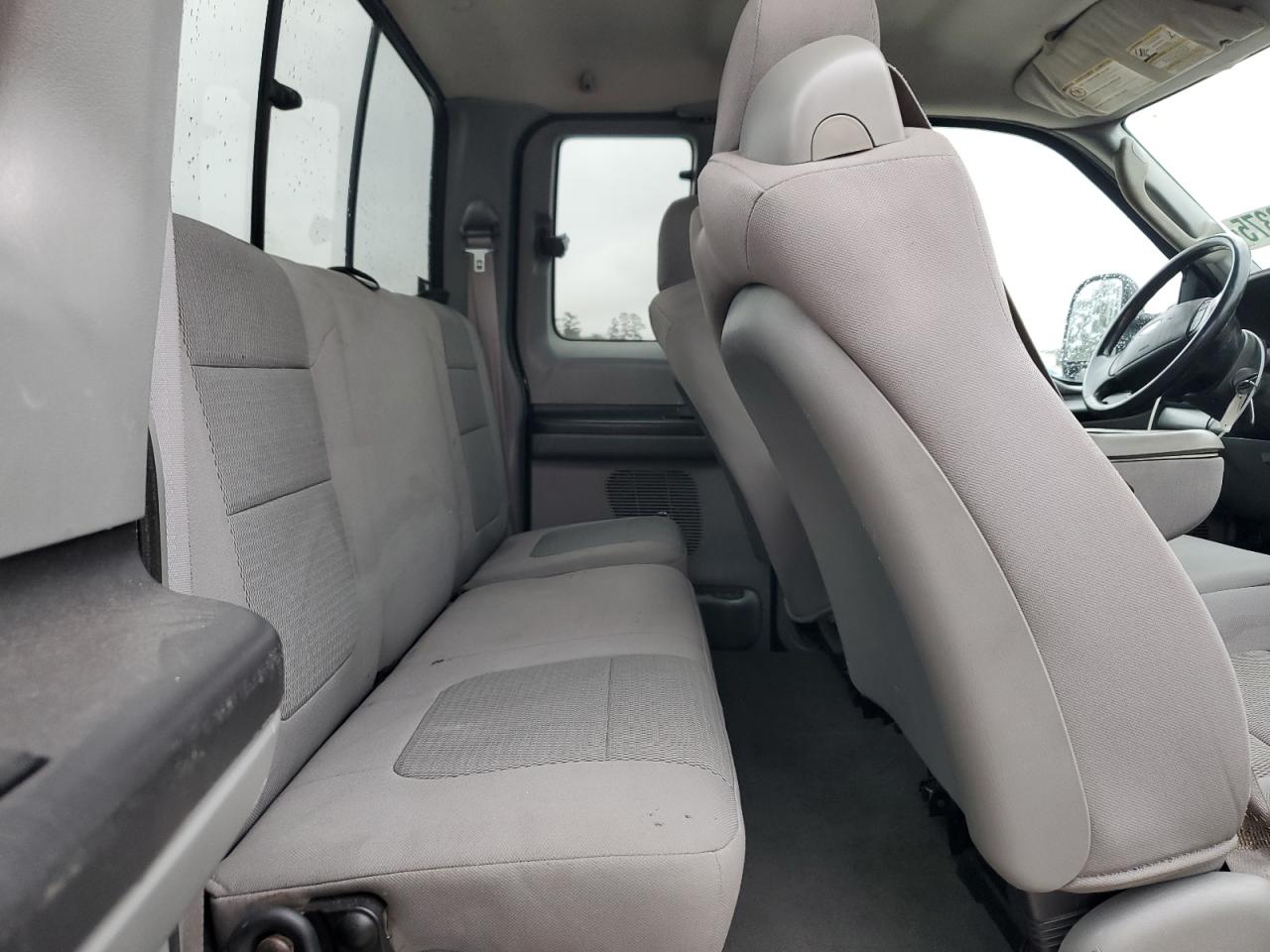 2007 Ford F250 - Image 10