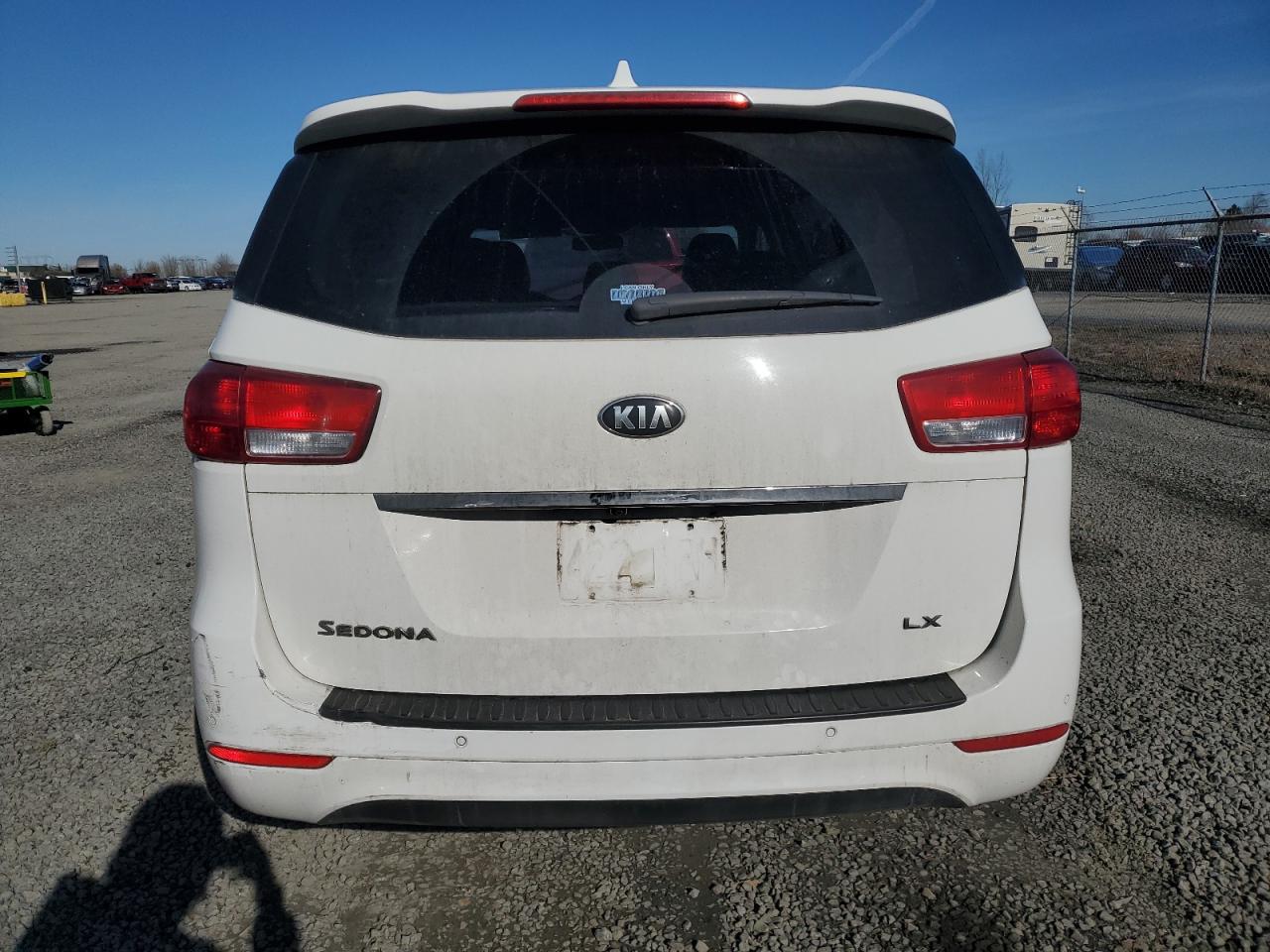 2017 Kia Sedona - Image 6