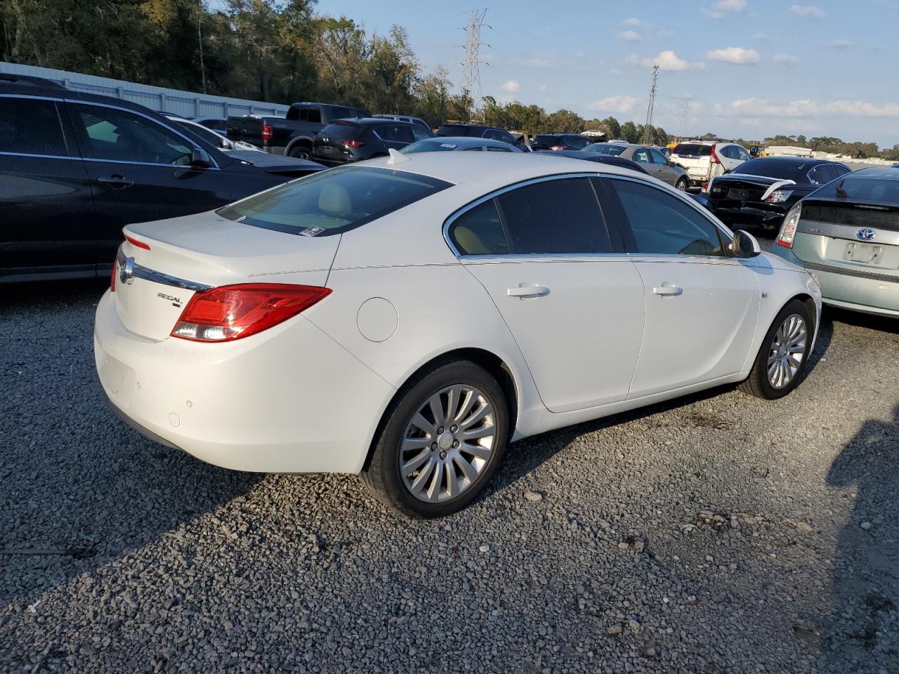 2011 Buick Regal - Image 3