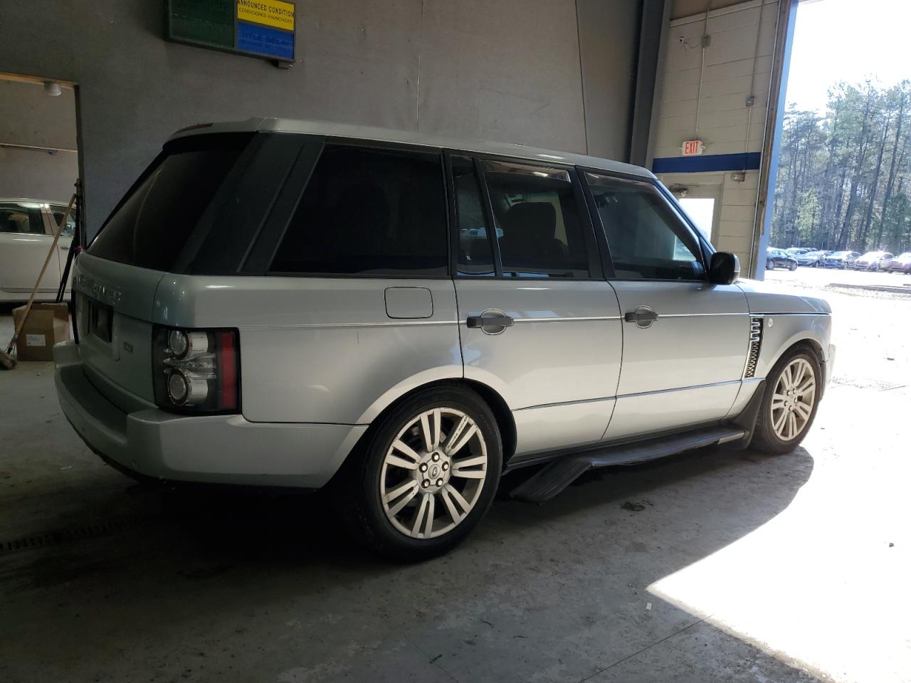 2011 Land Rover Range Rover - Image 3