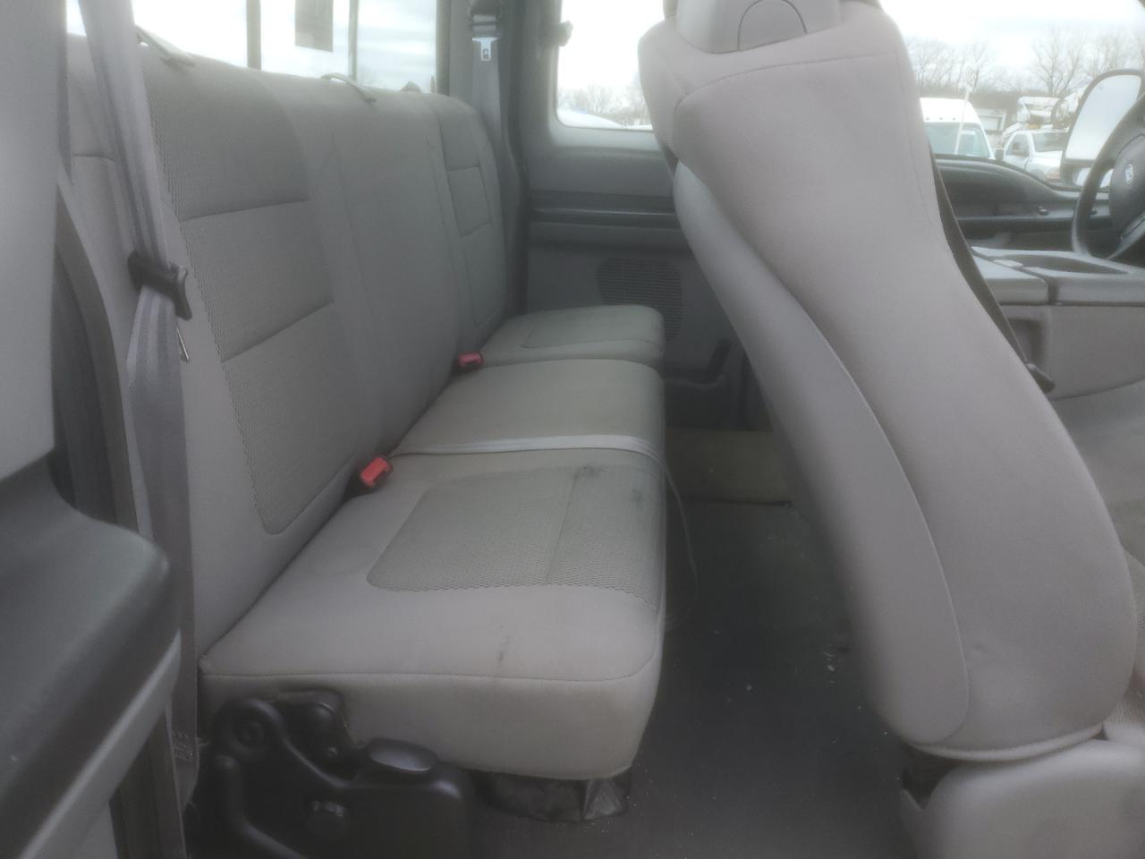 2006 Ford F250 - Image 10