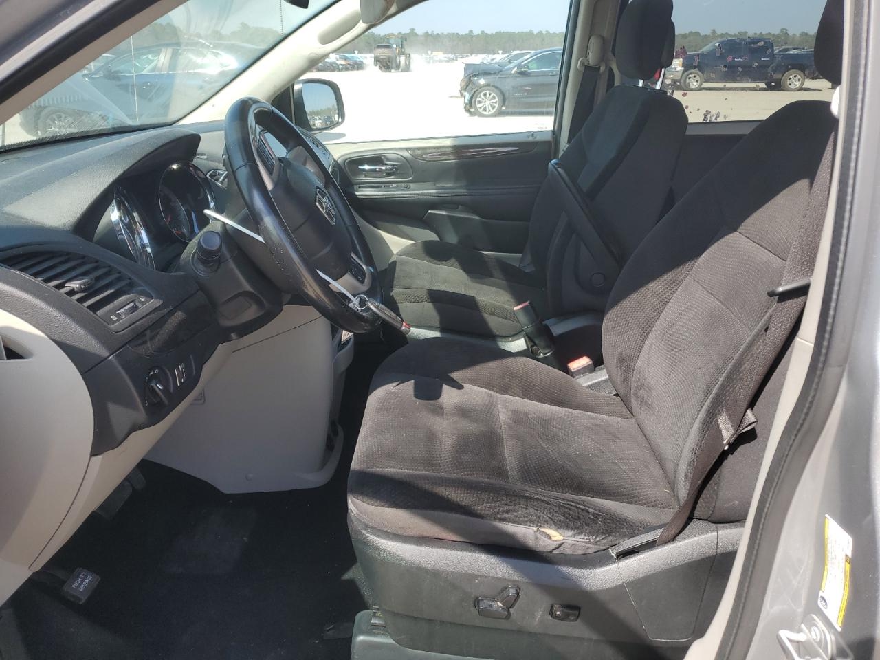 2019 Dodge Caravan - Image 7