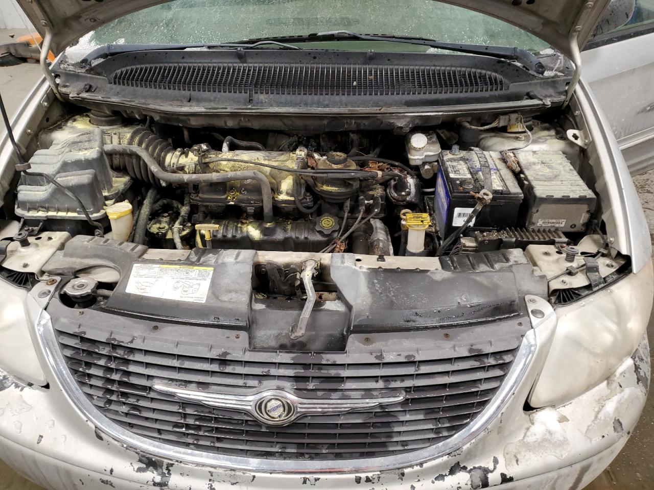 2003 Chrysler Town & Country - Image 12