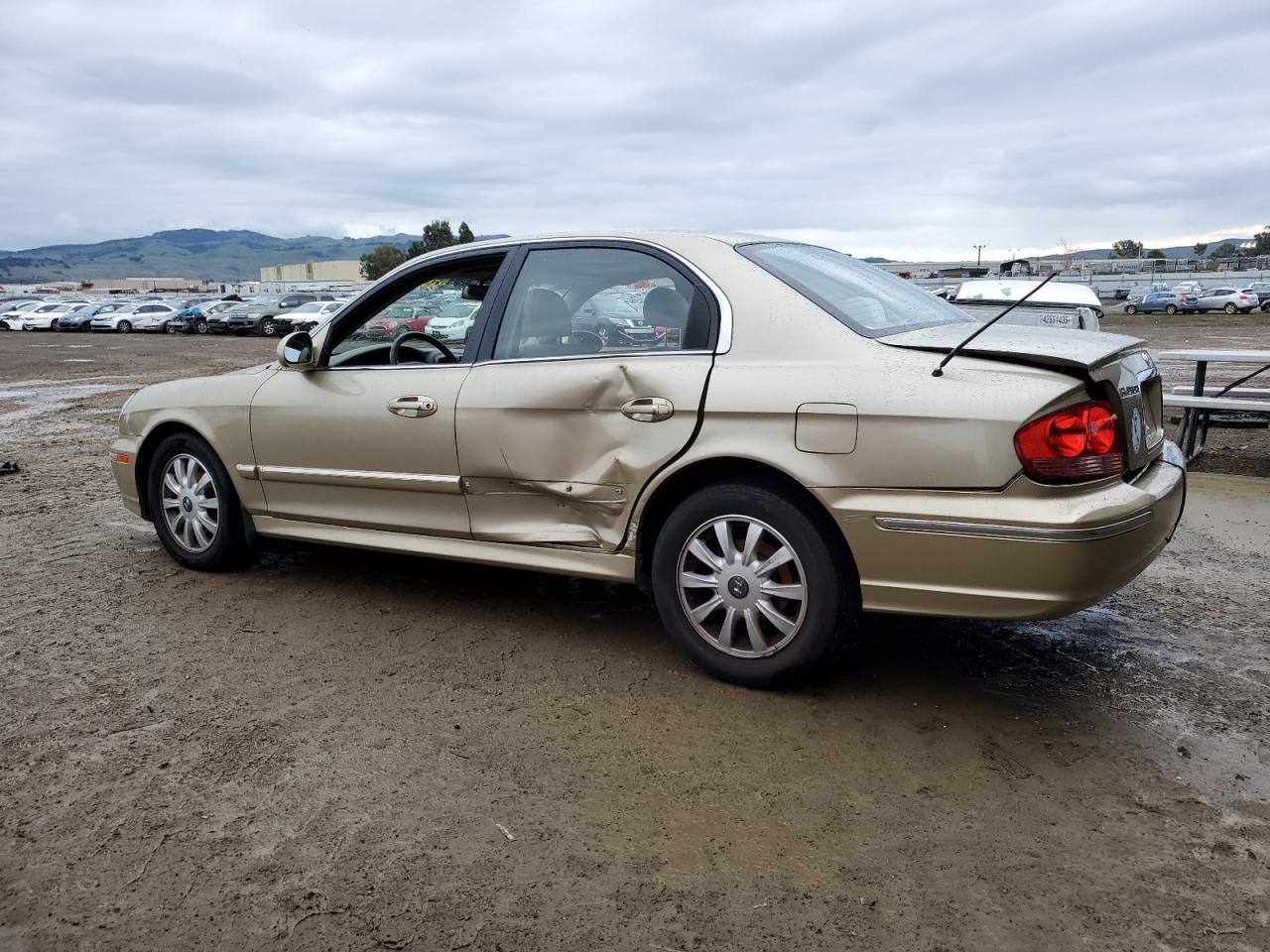 2004 Hyundai Sonata - Image 2