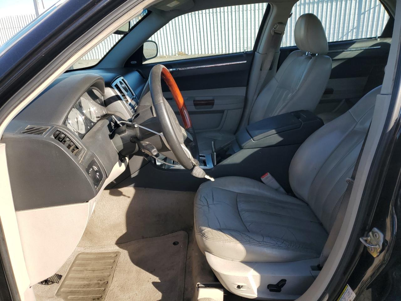 2006 Chrysler 300 - Image 7