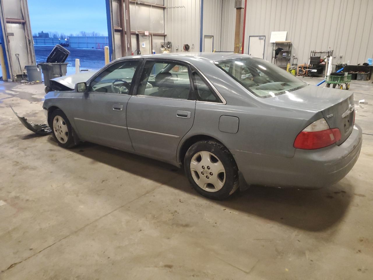 2004 Toyota Avalon - Image 2
