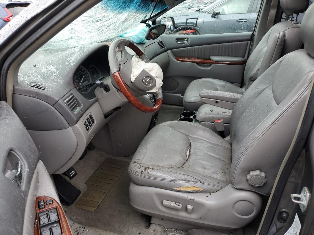 2004 Toyota Sienna - Image 7