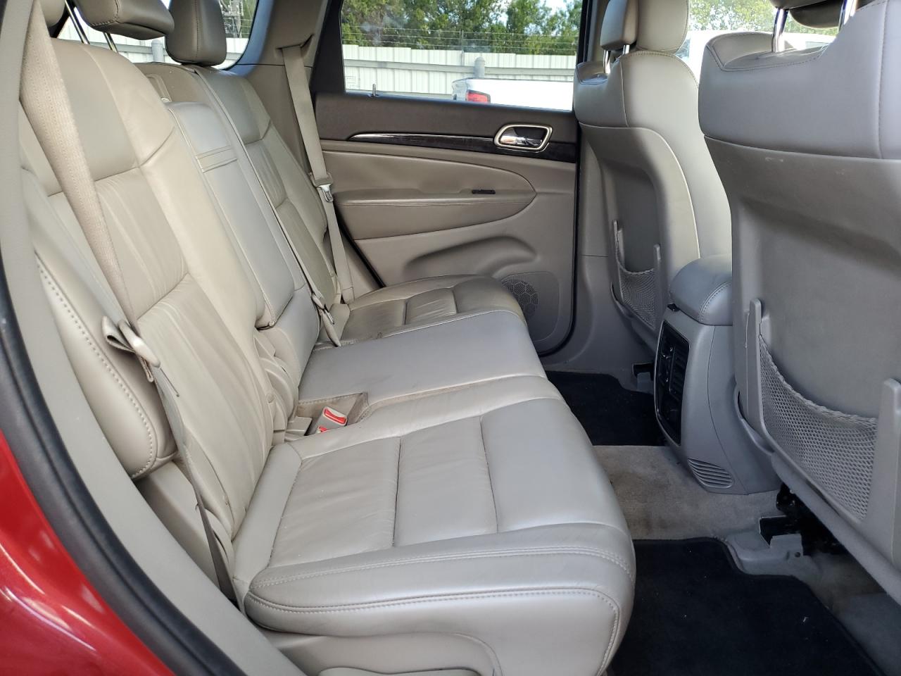 2012 Jeep Grand Cherokee - Image 11