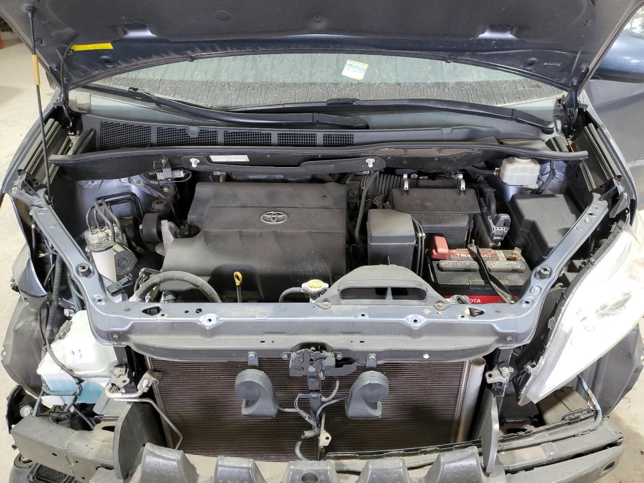 2015 Toyota Sienna - Image 12