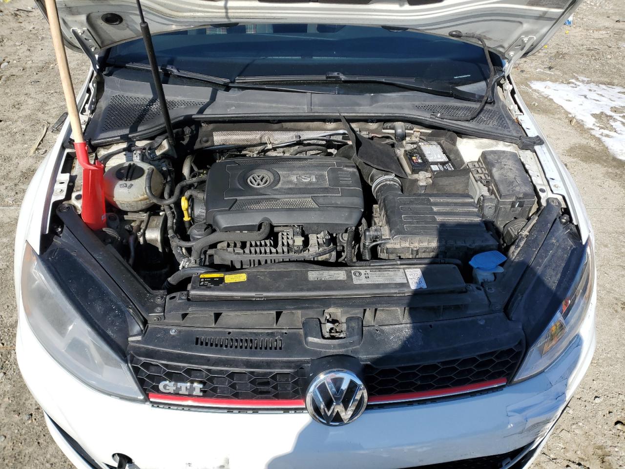2015 Volkswagen GTI - Image 11