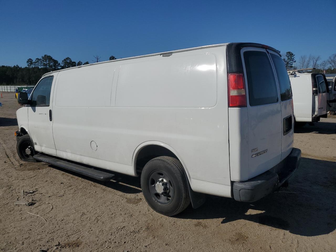 2010 Chevrolet Express - Image 2