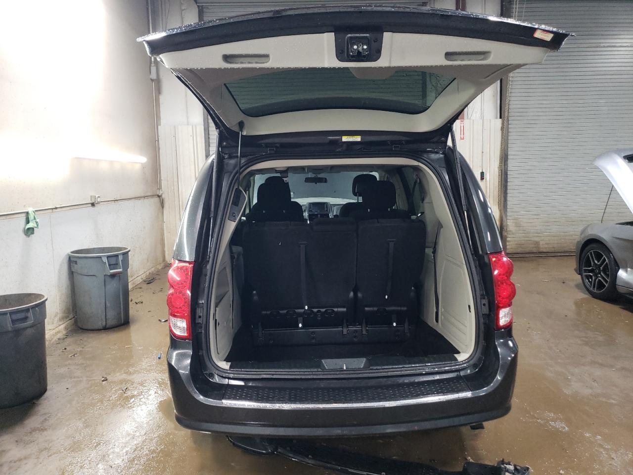 2011 Dodge Caravan - Image 6