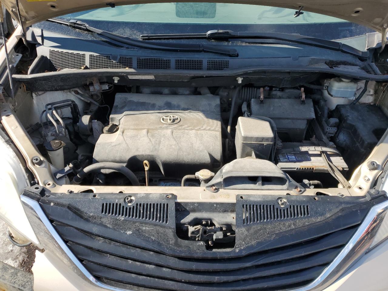 2011 Toyota Sienna - Image 12