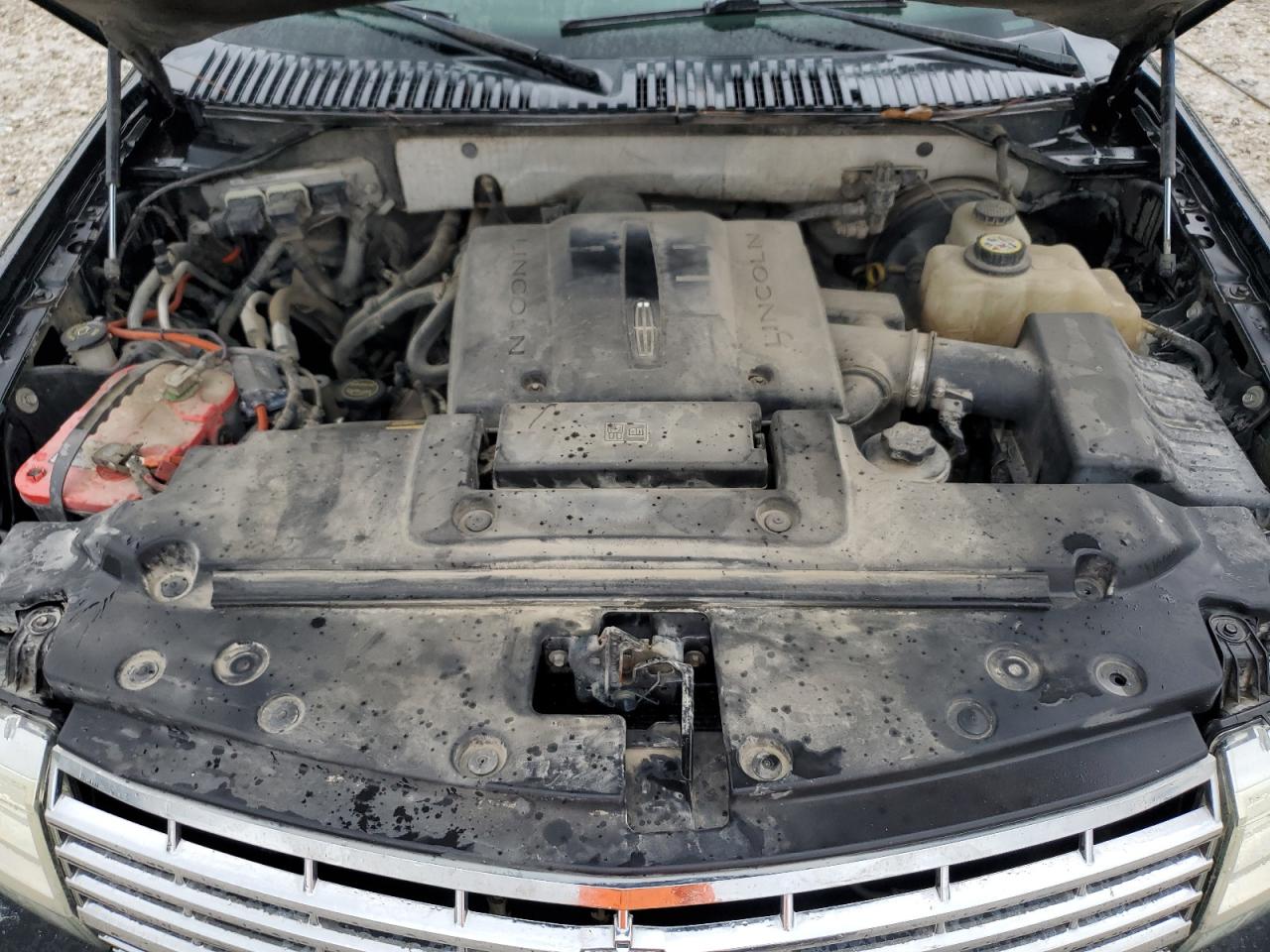 2008 Lincoln Navigator - Image 12