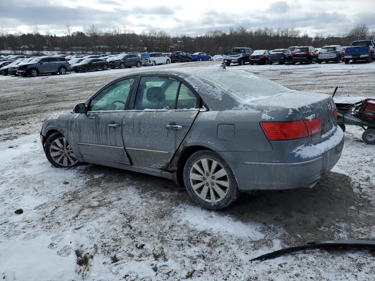 2010 Hyundai Sonata - Image 2