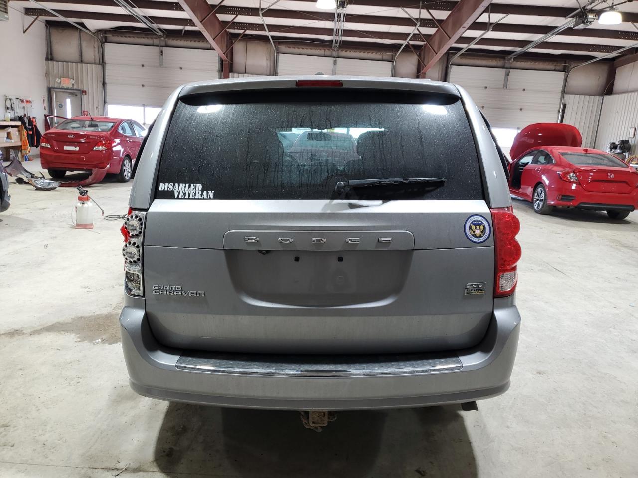 2017 Dodge Caravan - Image 6