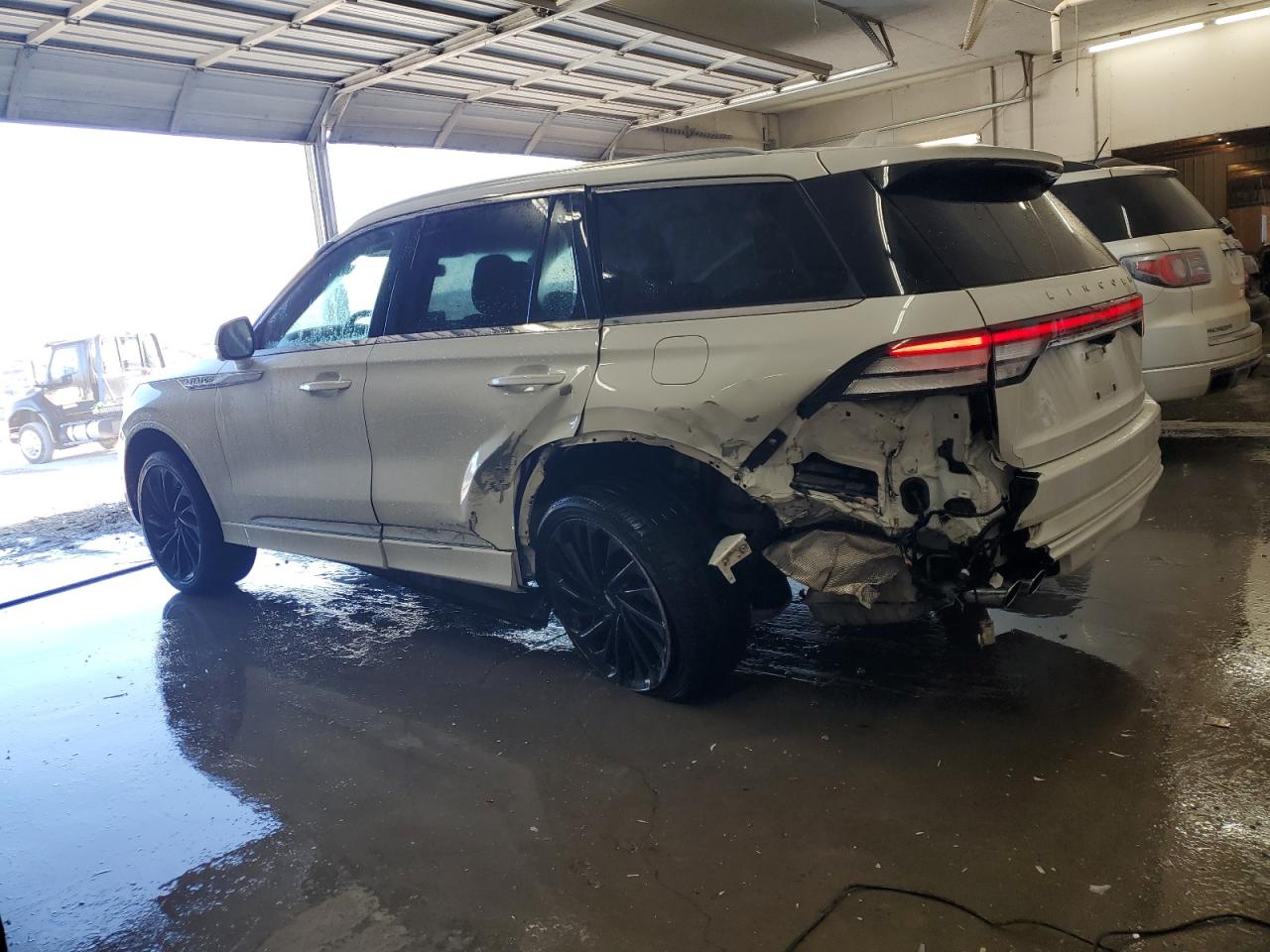 2021 Lincoln Aviator - Image 2